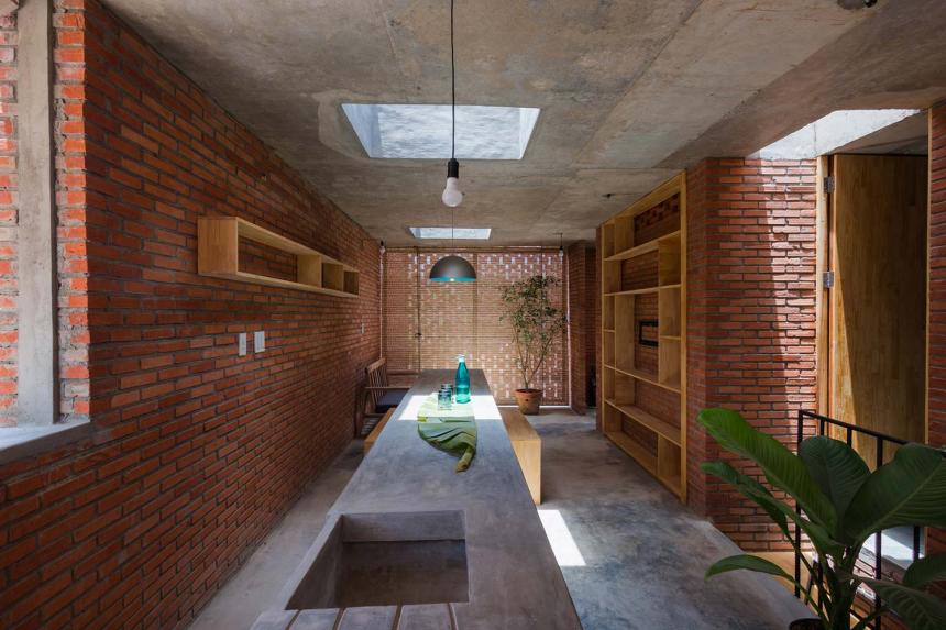LT House